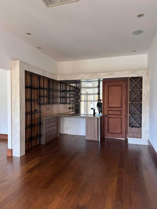 Alquilo exclusivo apartamento Vía 7 zona 10/ 2 habitaciones $3,900