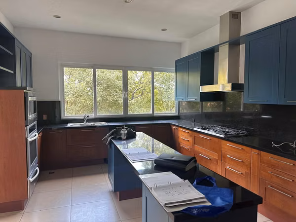 Alquilo exclusivo apartamento Vía 7 zona 10/ 2 habitaciones $3,900