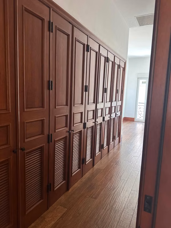 Alquilo exclusivo apartamento Vía 7 zona 10/ 2 habitaciones $3,900