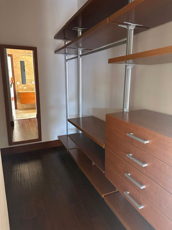 Alquilo exclusivo apartamento Vía 7 zona 10/ 2 habitaciones $3,900
