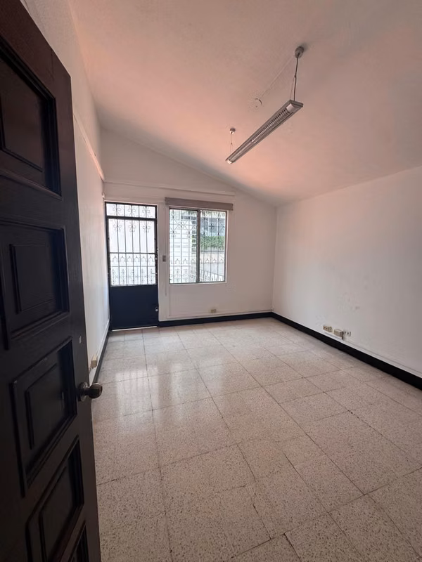 House in equine rent in area 13 and has 15 parking spaces.