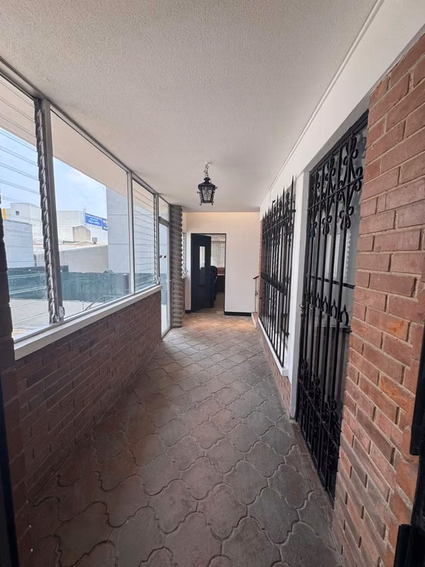 House in equine rent in area 13 and has 15 parking spaces.