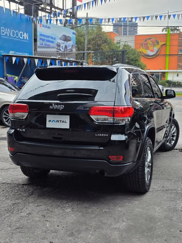 JEEP G. CHEEROKE LAREDO 4X4 2016 COLOR NEGRO