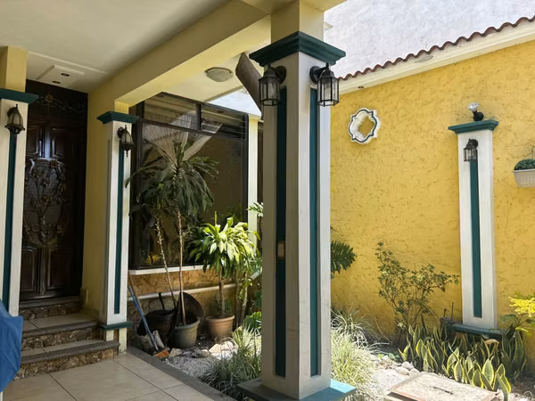 VENDO CASA GRANDE RESIDENCIALES ATLANTIDA