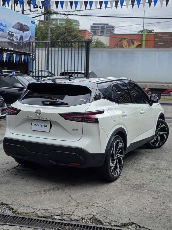NISSAN QASHQAI AWD 2024 COLOR BLANCO CON NEGRO