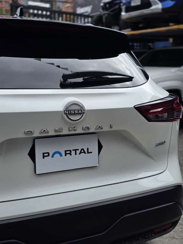 NISSAN QASHQAI AWD 2024 COLOR BLANCO CON NEGRO
