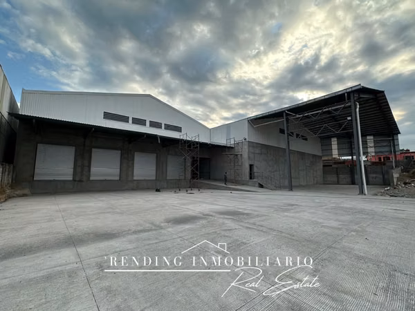 Warehouse for rent in Parque Sur km 62 Escuintla with 2,680 m² of construction + 10 parking spaces