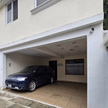 Casa en Renta en Condominio sobre Bulevar San Cristóbal