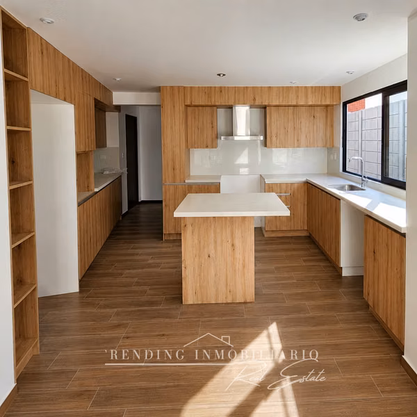 Casa en renta zona 16 condominio Villata de San Isidro de 4 habitaciones + 4 parqueos