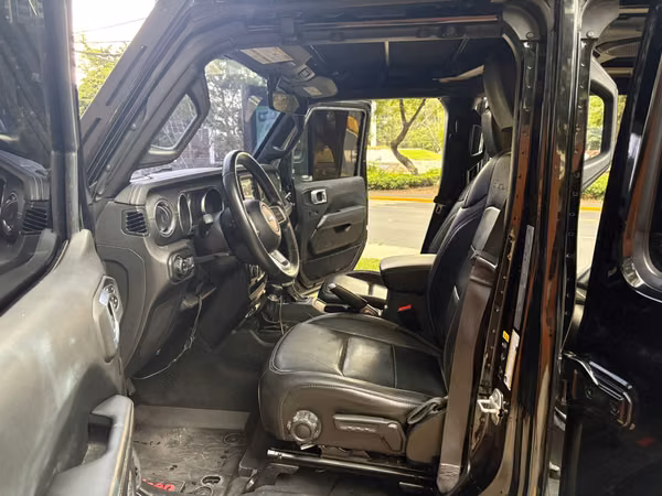Jeep Gladiator Overland 4x4 año 2022 14,000 Millas