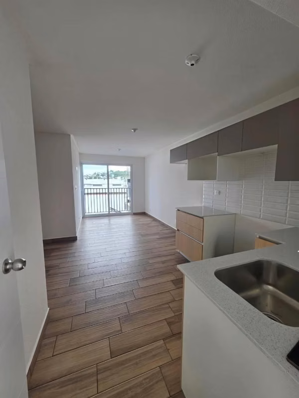 ¡RENTA APARTAMENTO NUEVO - ZONA 17!