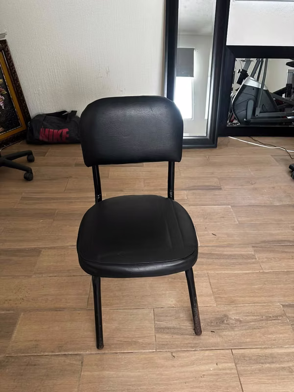I sell a black padded chair