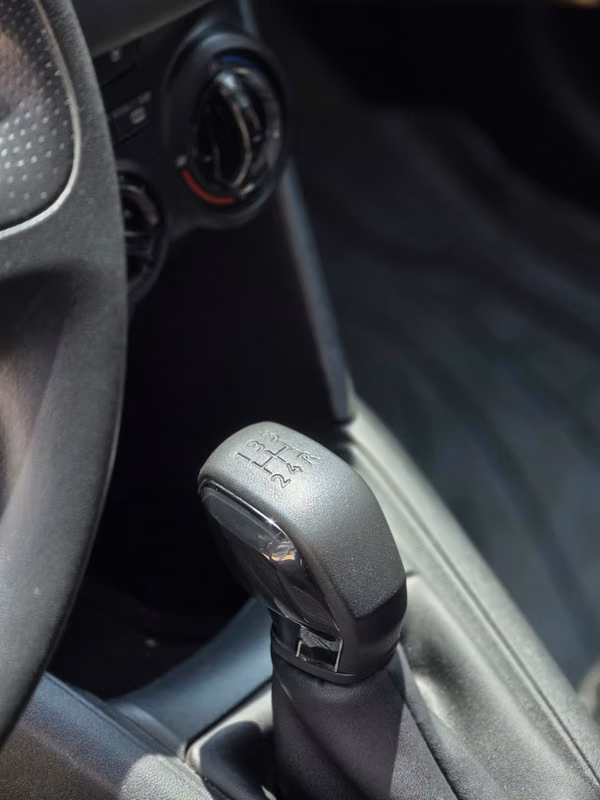 PEUGEOT 208 2014 COLOR GRIS SHARK