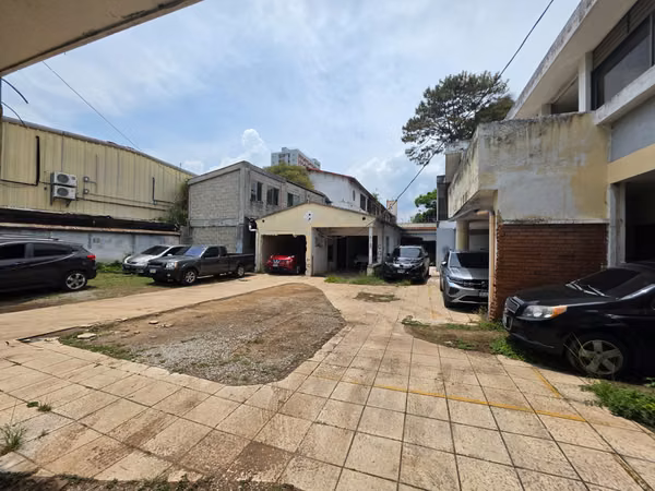 LAND FOR SALE IN OLD CITY AREA 10 IDEAL FOR BUILDING OFFICES OR BEDEGA