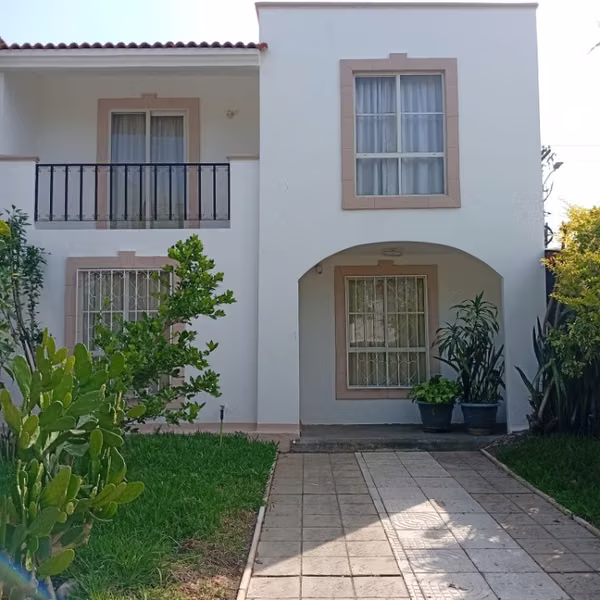 House in rent in Alamedas de Villa Flores.