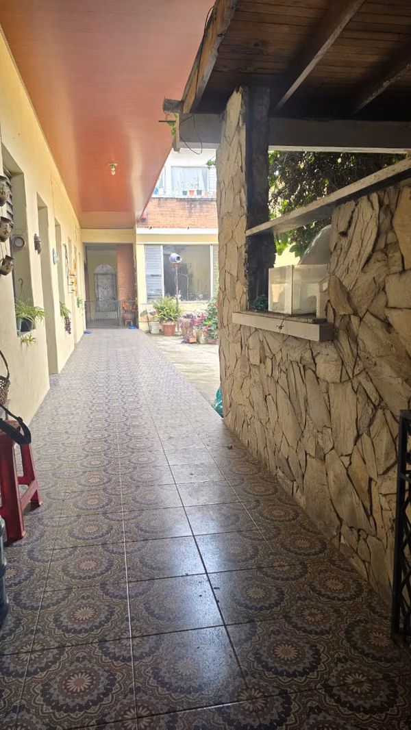 LARGE HOUSE FOR RENT IDEAL FOR RESTAURANT IN AREA 1