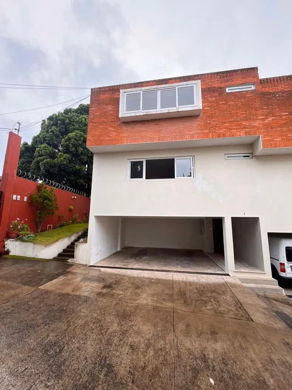 Townhouse Renovado en Renta | Vista Hermosa I, Z.15 - A Minutos de Ciudad Cayalá