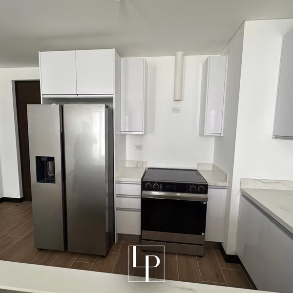 Amplio Apartamento en Venta en Lirios 3 de Cayalá