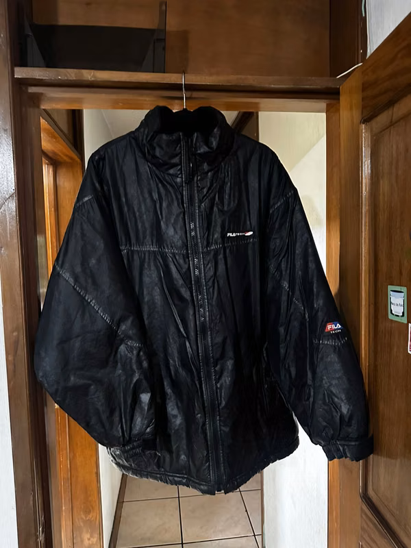 Chumpa FILA Tech Negra – Talla XL