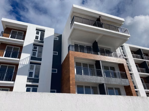 Apartamento en venta con jardín en Senderos zona 16