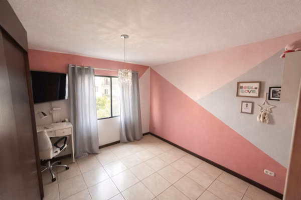 CASA EN VENTA EN ZONA 16 - PORTAL DE SAN ISIDRO