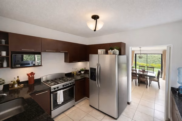CASA EN VENTA EN ZONA 16 - PORTAL DE SAN ISIDRO