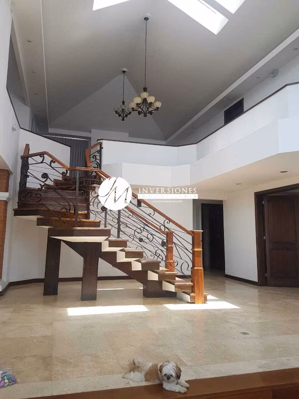 House in rent of 5 Bedrooms in area 16