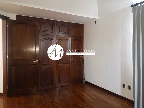 House in rent of 5 Bedrooms in area 16