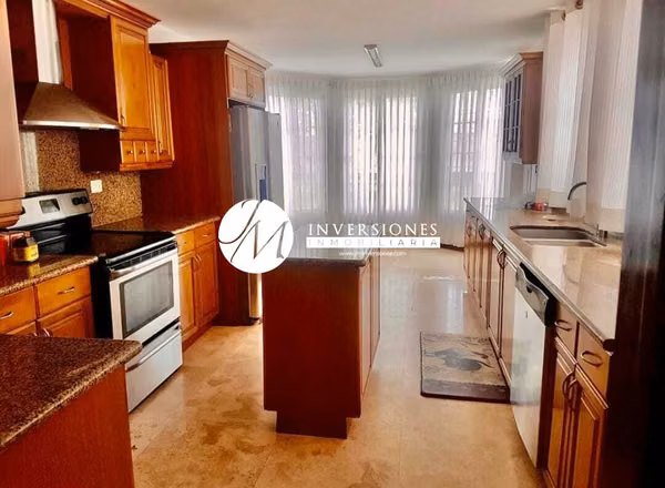 House in rent of 5 Bedrooms in area 16