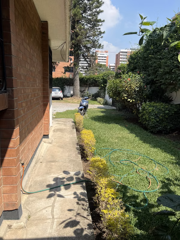 House in Rent / Sale Zone 10
