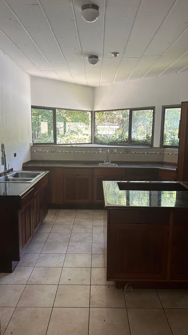 SALE HOUSE IN CASTLE WORK
