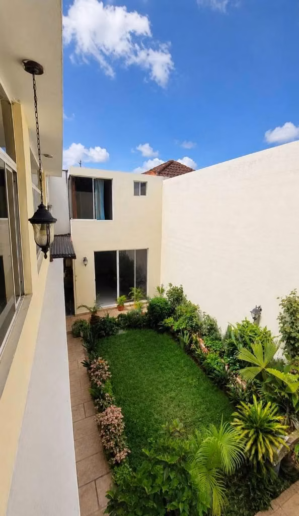 Vendo Casa Grande 5 Habitaciones Esquina Madeira Condado Naranjo