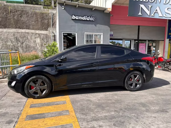 HYUNDAI ELANTRA GLS 2013 Financiamiento privado