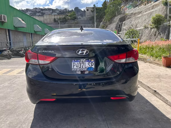 HYUNDAI ELANTRA GLS 2013 Financiamiento privado