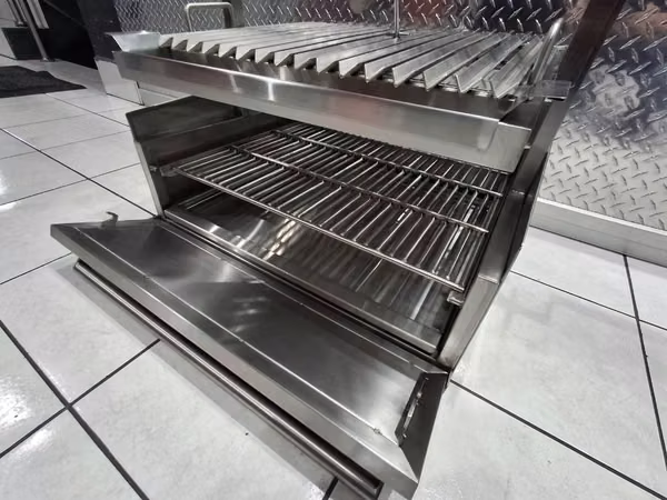 Parrilla elevadiza full Inox Tipo Argentina para carbon y leña