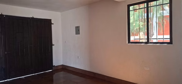 Alquilo apartamento o local comercial