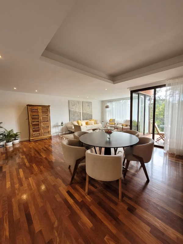 APARTAMENTO AMPLIO EN RENTA EN ZONA 10 - 3 PARQUEOS Y BODEGA EDIFICIO LUCCA