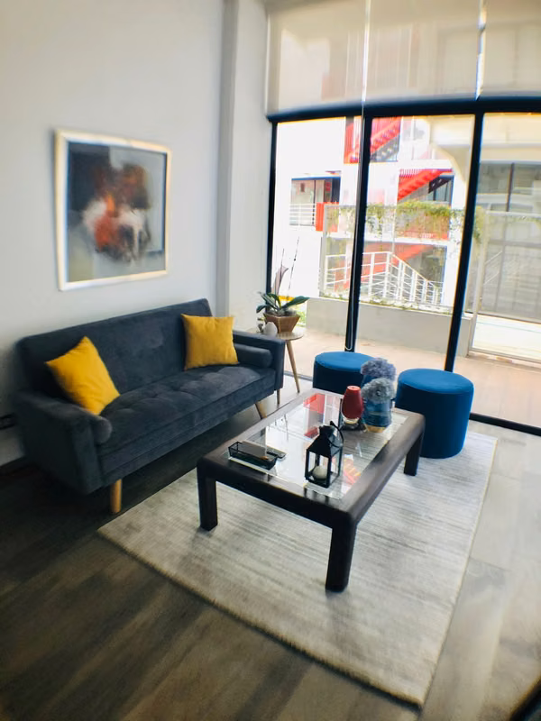 VENDO MODERNO APARTAMENTO FULL AMUEBLADO Y EQUIPADO SHIFT CAYALA ZONA 16