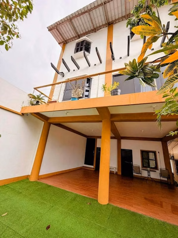Gran Oportunidad! Amplia Casa de 3 Pisos en Puerto Barrios, Izabal 