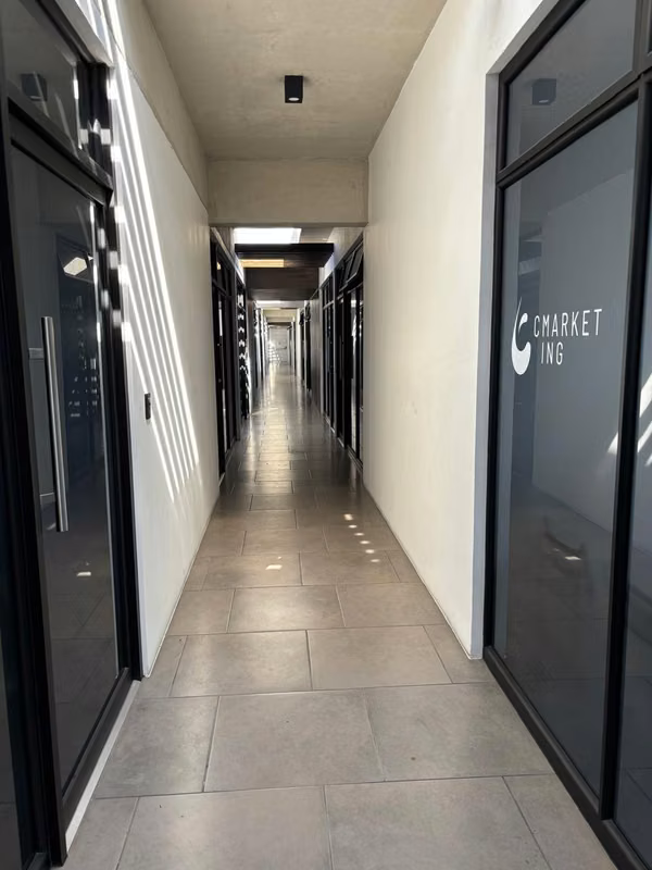 Oficina amplia en alquiler Internaranjo