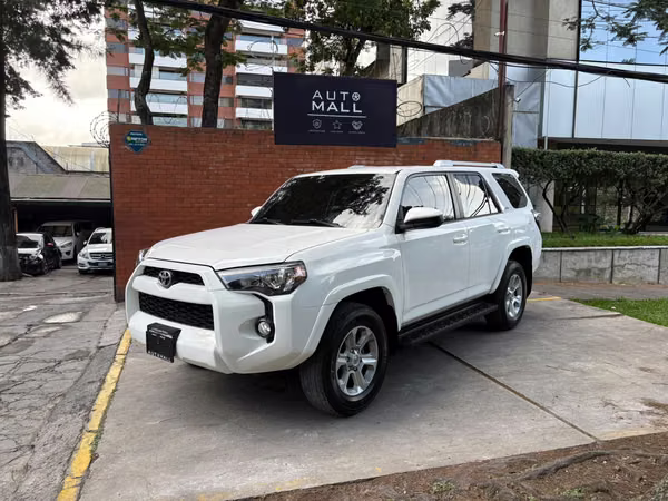 Toyota 4Runner año 2019 de agencia