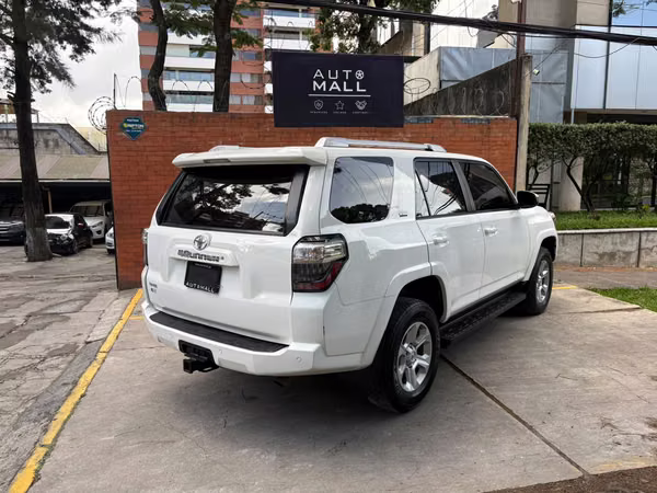 Toyota 4Runner año 2019 de agencia