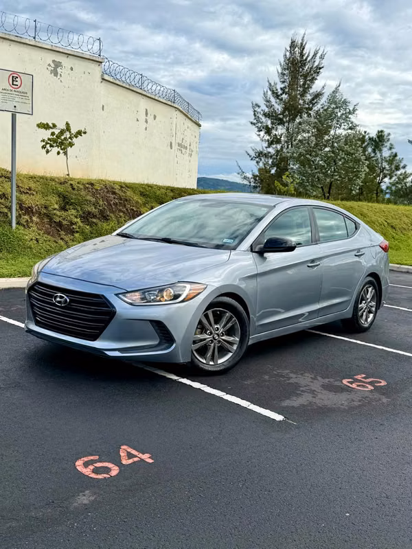 HYUNDAI ELANTRA 2.0 AUTOMATICA 4 CIL. 2017 IMPORTADA RECIÉN INGRESO