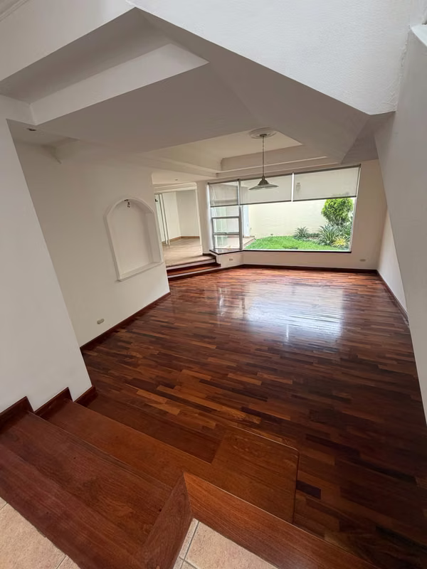 HOUSE FOR RENT IN ZONE 10 – 4 BEDROOMS WITH A/C, AIR CONDITIONING THROUGHOUT