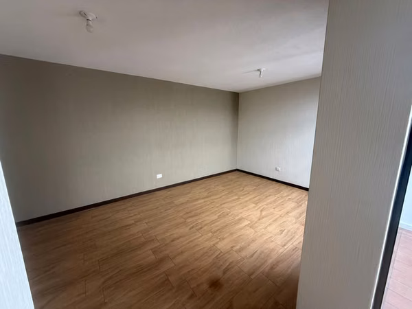 RENTO LINDA CASA EN CONDOMINIO SAN SEBASTIAN ZONA 13