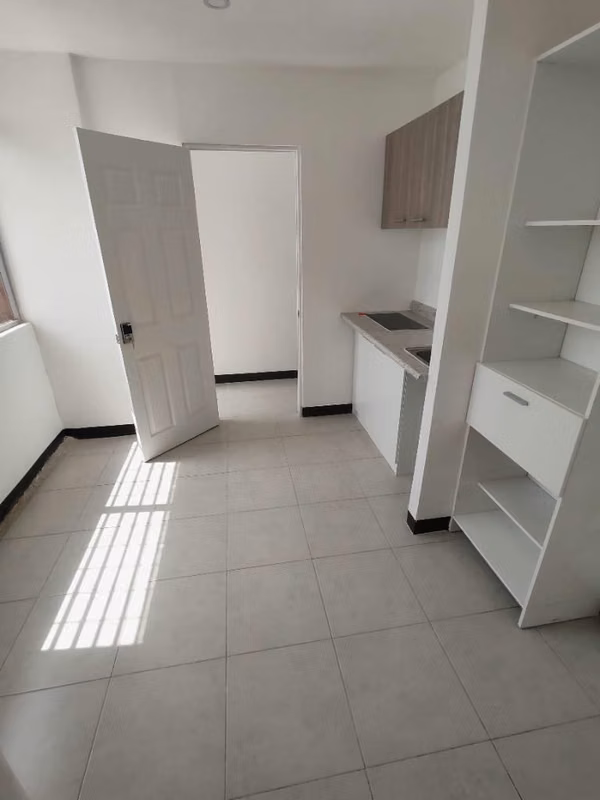 Rento habitación zona 12 ( tipo estudio)