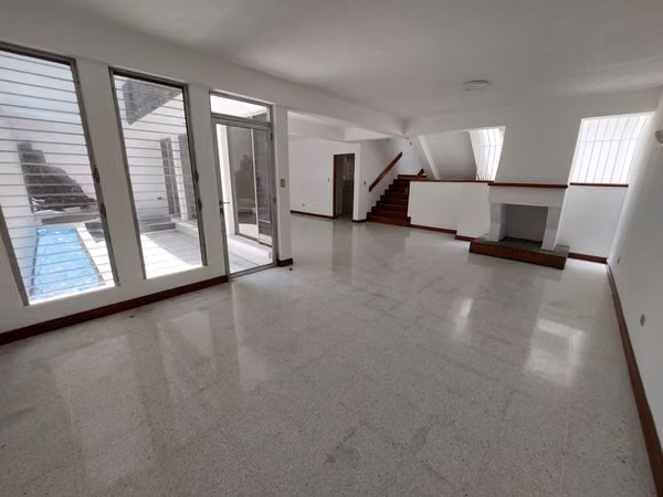 AMPLIA CASA EN RENTA EN ZONA 13 CERCA A LAS AMERICAS IDEAL PARA OFICINA