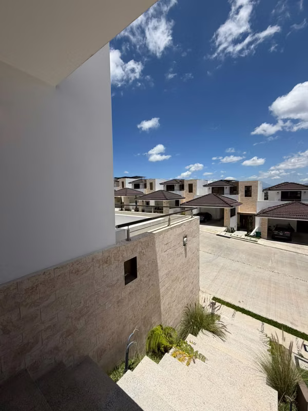 casa en Alquiler en Lomas de San Isidro zona 16