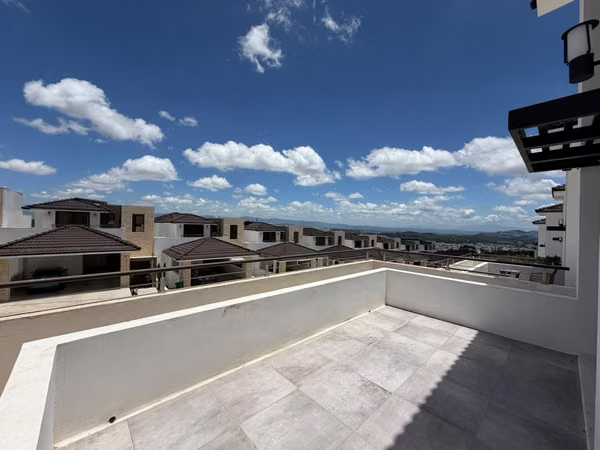 casa en Alquiler en Lomas de San Isidro zona 16