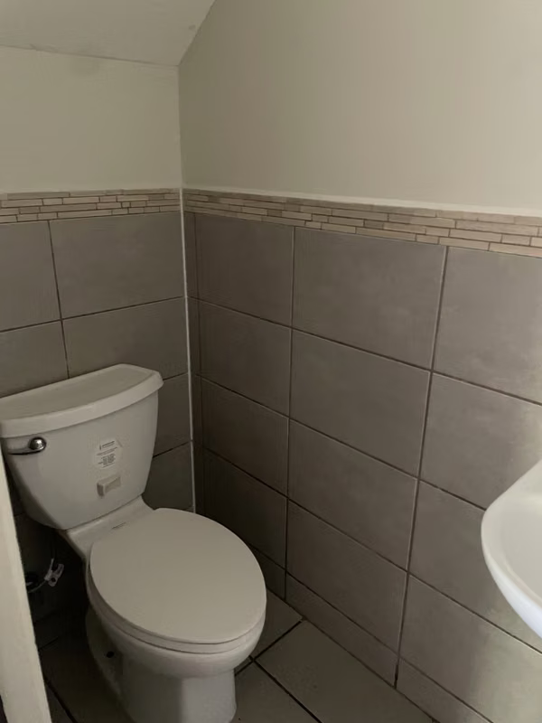 RENTO APARTMENT TYPE VILLA TWO LEVELS COUNTY ORANGE